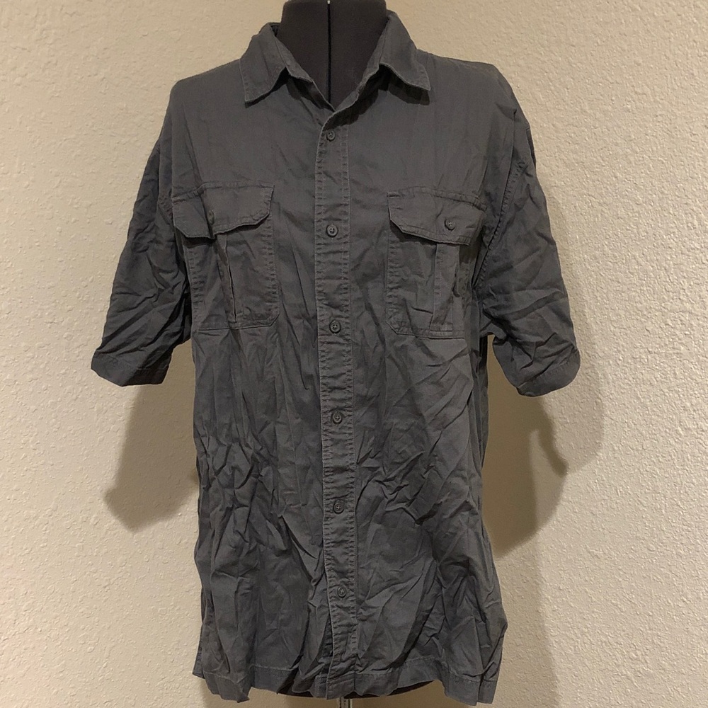 Men's Gray Button-Up Shirt